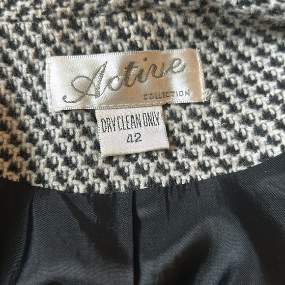 Active collection. NWOT - Picture 7 of 8